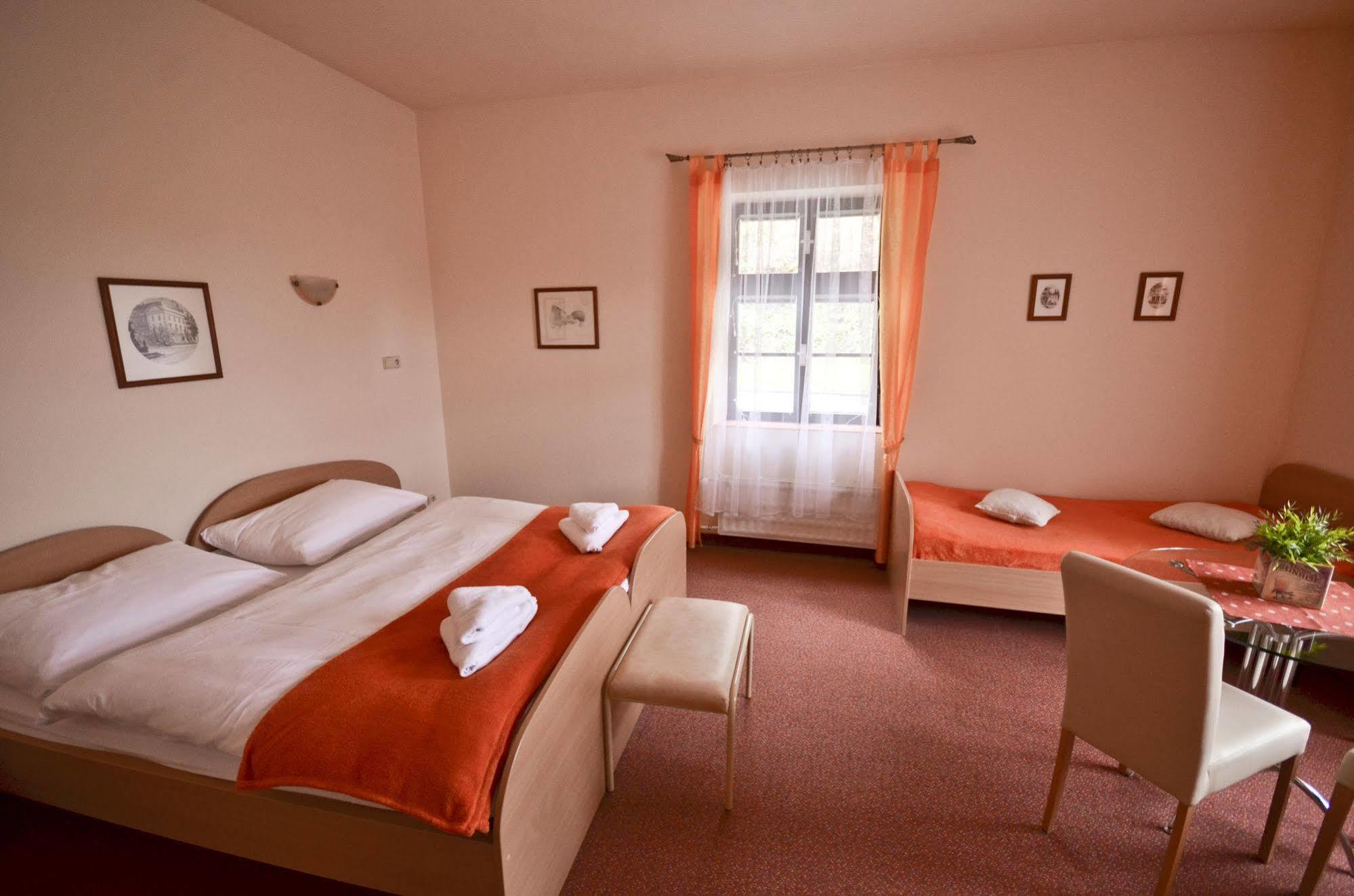 Hotel Paradies Teplice Dış mekan fotoğraf